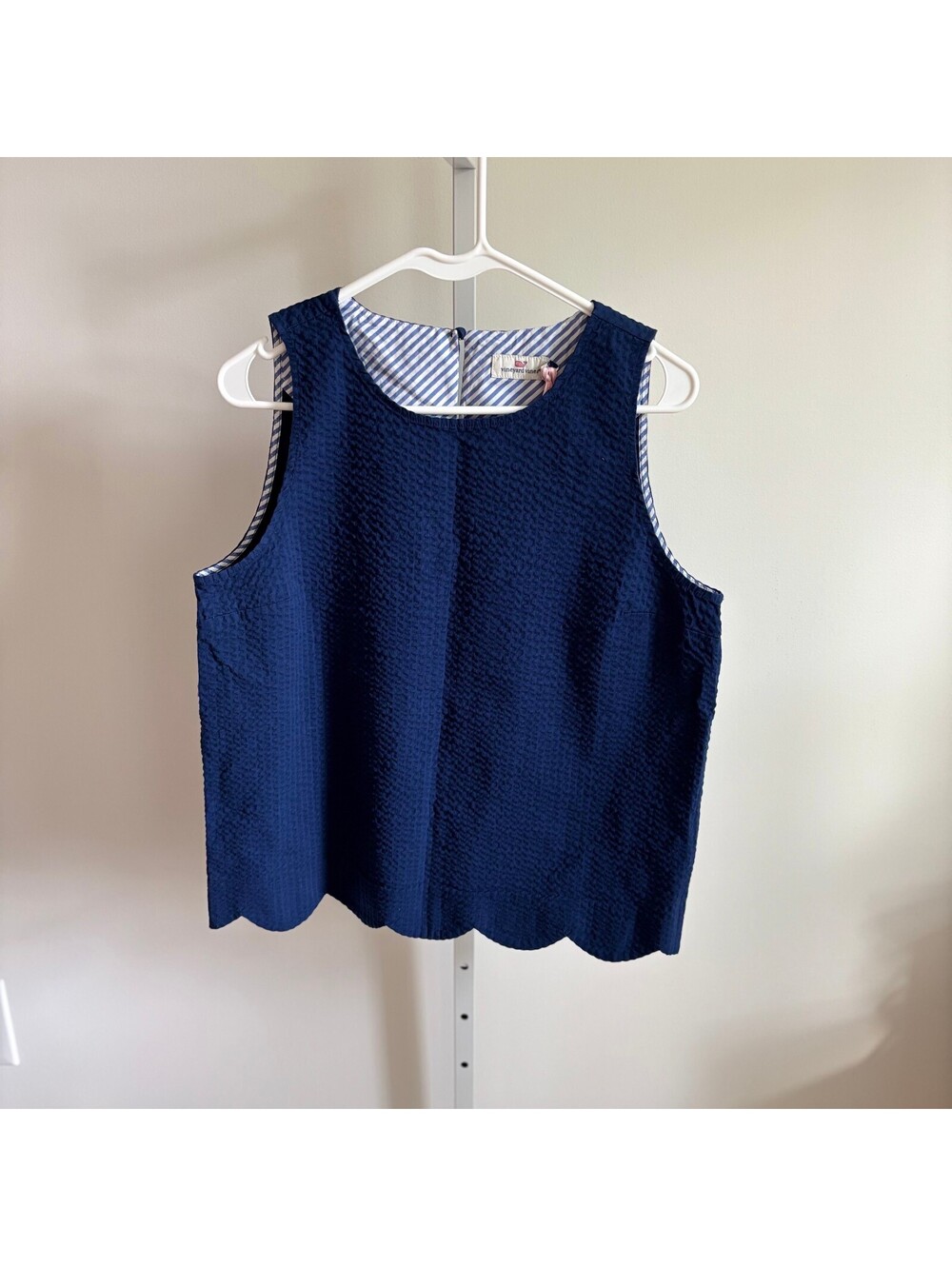 Vineyard Vines NWT Women's Blue Deep Bay Seersucker Scallop Shell Top Size 10